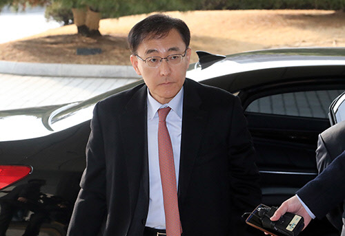 김수남 검찰총장이 2일 서울 서초구 대검찰청 청사로 출근하고 있다. (사진=연합)